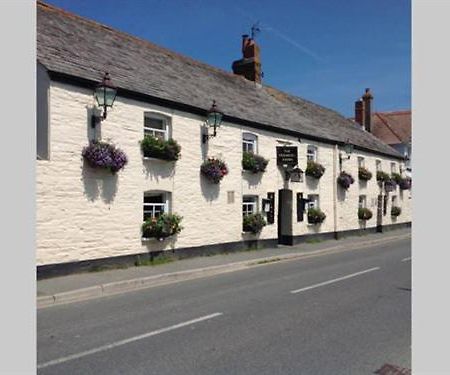 The Farmers Arms Saint Merryn Екстериор снимка