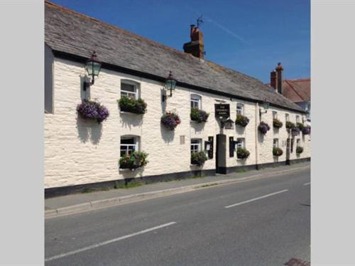 The Farmers Arms Saint Merryn Екстериор снимка